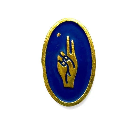 Vintage Girl Scouts Blue Enamel Pin Two-Finger Salute Brownies - Picture 3 of 3